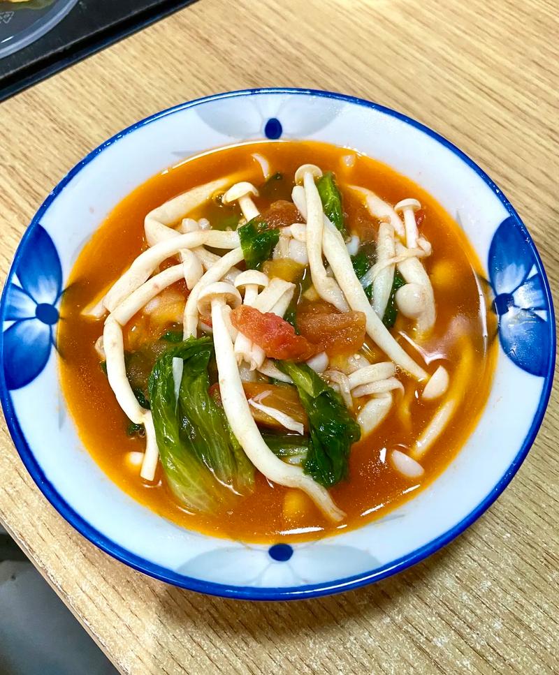 海鲜菇番茄鸡蛋汤有哪些功效？-图2