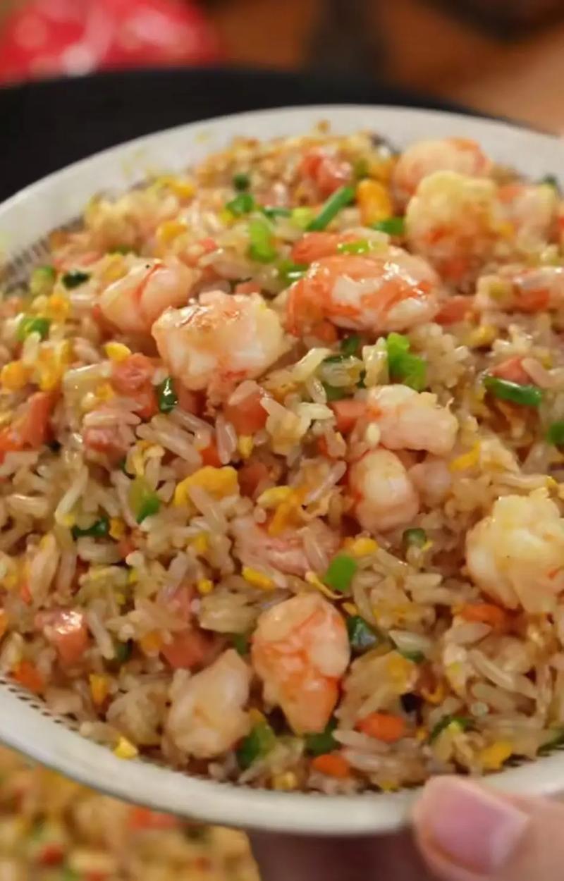 秘制海鲜炒饭怎么做才够鲜香入味？-图2
