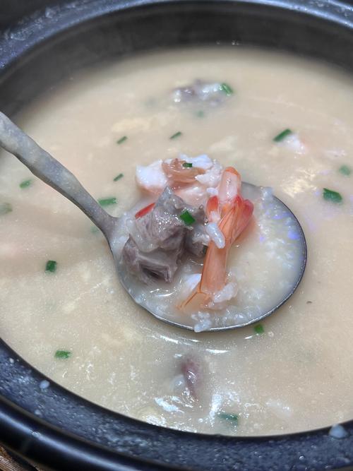 海鲜排骨砂锅粥怎么做才够鲜浓？-图1