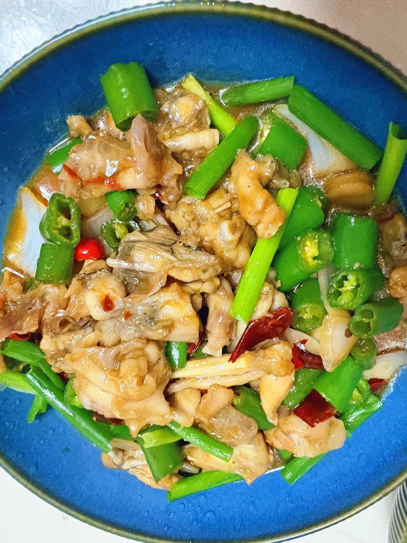 家常牛蛙怎么做？视频教程来了！-图2