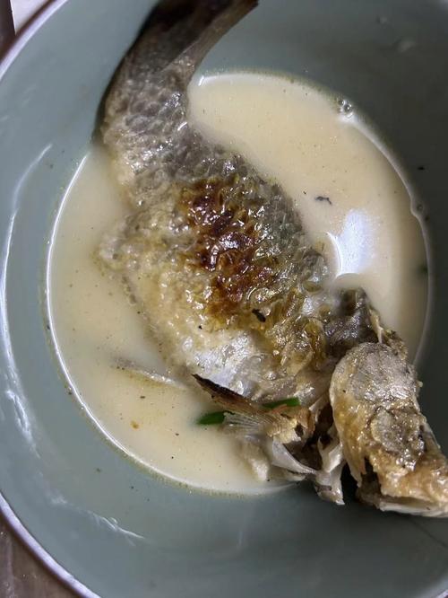 鲫鱼汤家常做法有哪些？-图1