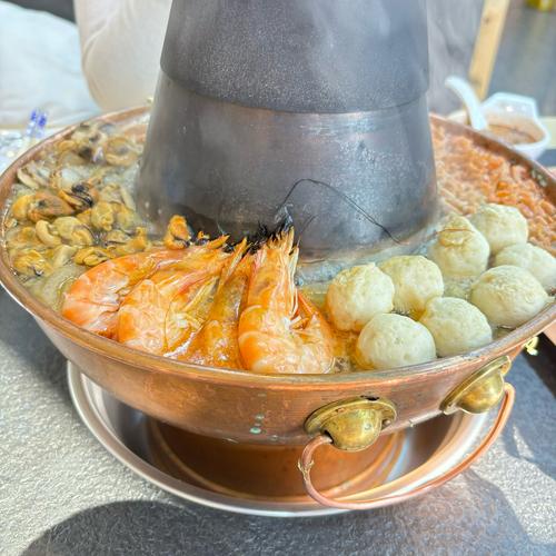 酸菜海鲜铜火锅怎么做才地道？-图1