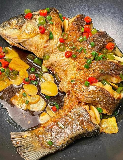 红烧整条草鱼的家常做法-图1