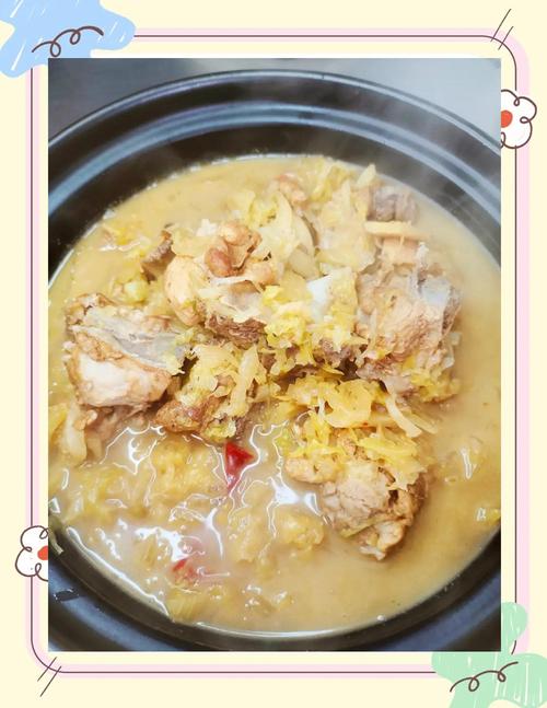 怎样做排骨海鲜酸菜锅-图1