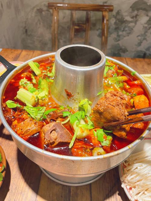 家常排骨火锅怎么做才够味？-图2