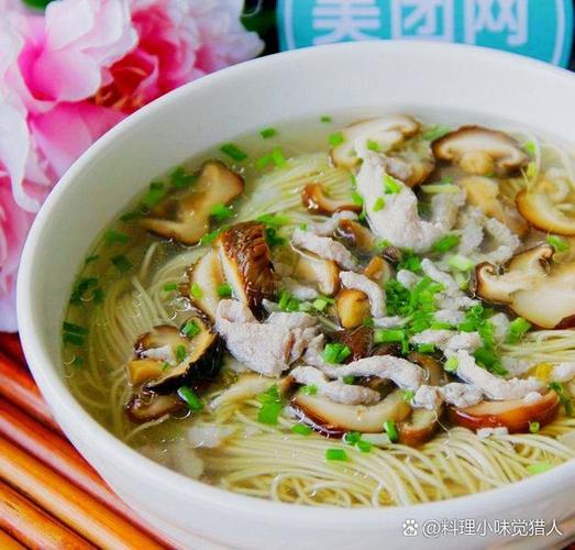 海鲜菇西红柿鸡蛋面来-图1