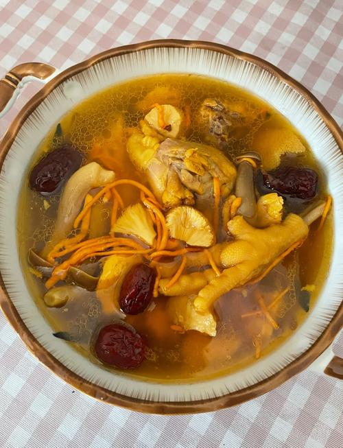 老鸡汤做法大全，家常怎么煲才好喝？-图2