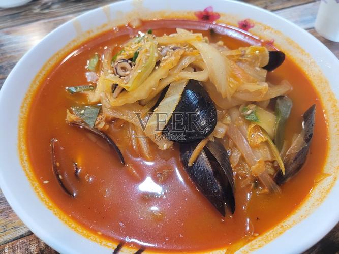 韩式辣酱海鲜面怎么做？-图2