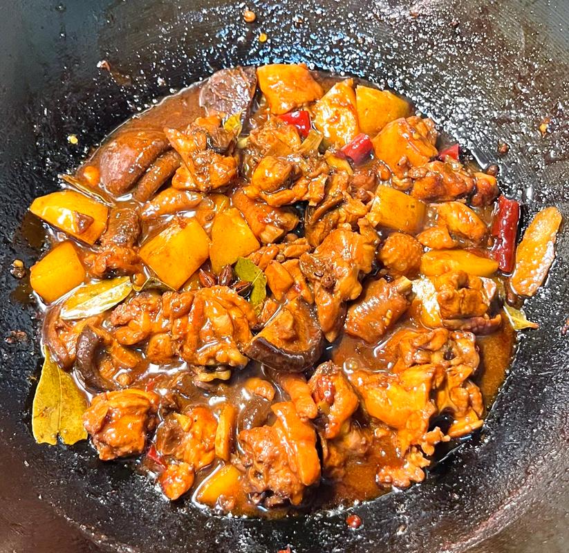 鸡肉土豆煲怎么做才好吃?-图1 鸡肉土豆煲怎么做才好吃?-图1