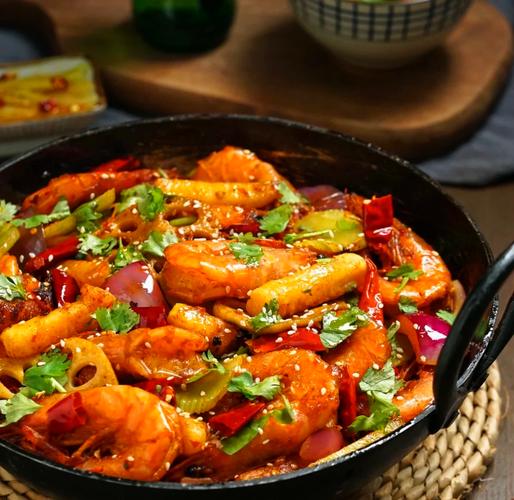 麻辣海鲜香锅配油炸虾，这样吃真的不腻吗？-图2