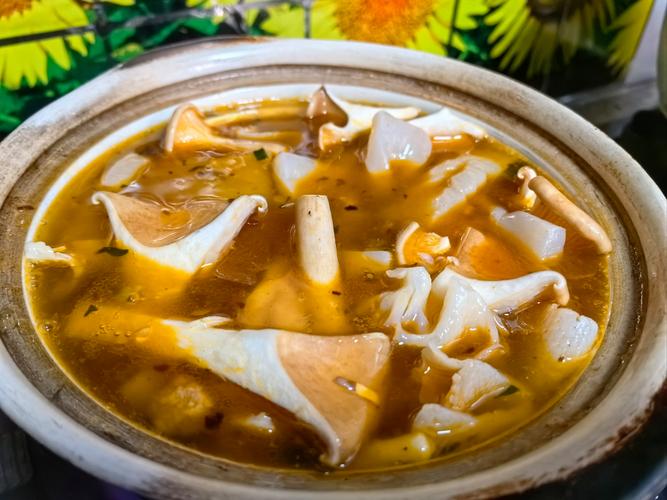 连江石磨海鲜锅边配料有何独特之处？-图1