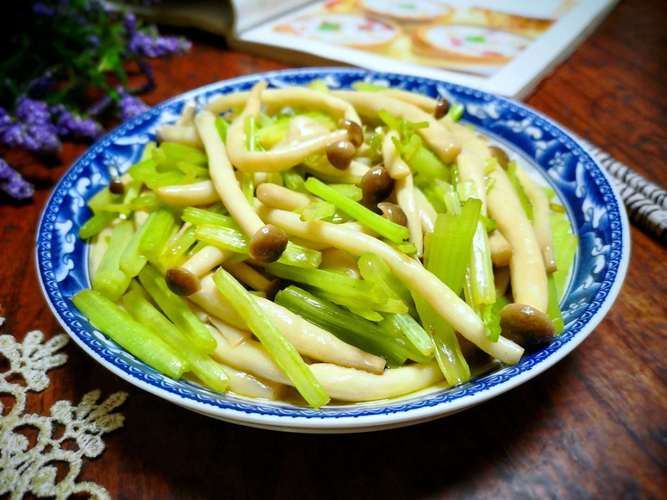 芹菜海鲜菇怎么做？家常做法有哪些？-图3