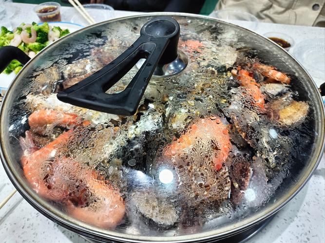 海鲜蒸汽锅工作时视频-图1