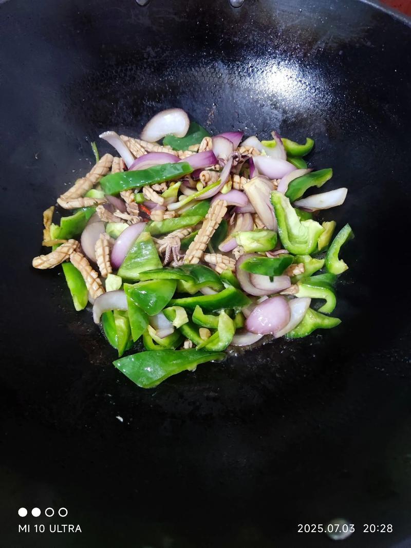 洋葱青椒可以炒海鲜吗-图1 洋葱青椒可以炒海鲜吗-图1