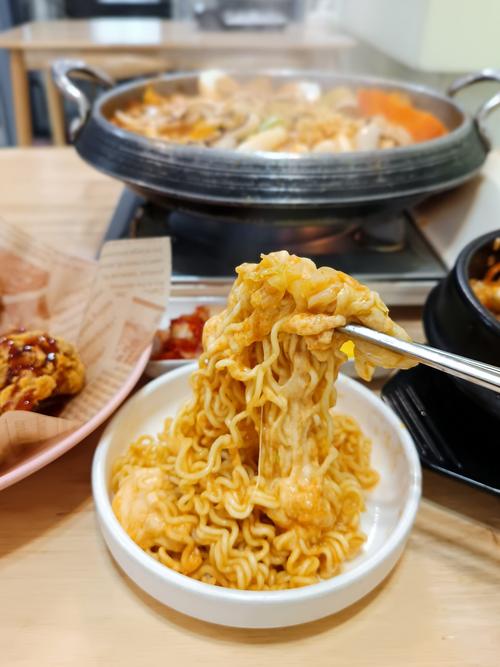 韩式年糕海鲜火锅怎么做？-图1