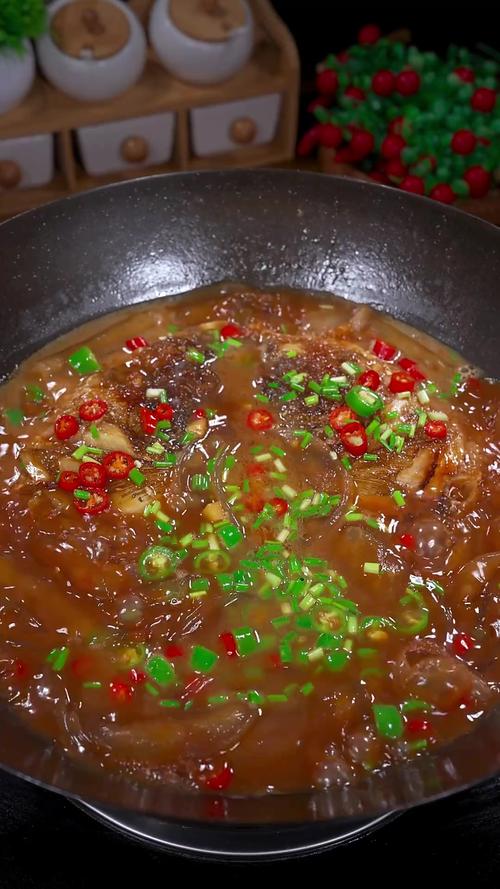粉皮炖鱼怎么做好吃又入味？-图2