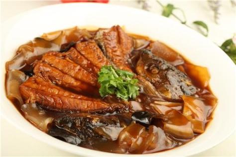 粉皮炖鱼怎么做好吃又入味？-图3