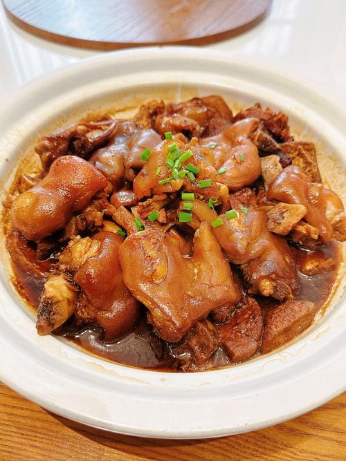 芋头炖猪蹄家常做法有哪些？-图2