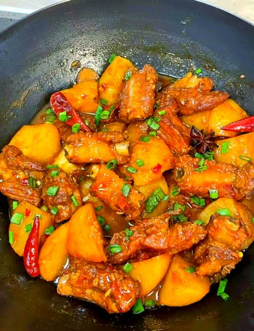 土豆炒排骨怎么做才好吃？-图1