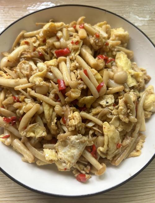 鸡蛋海鲜菇的家常做法-图1