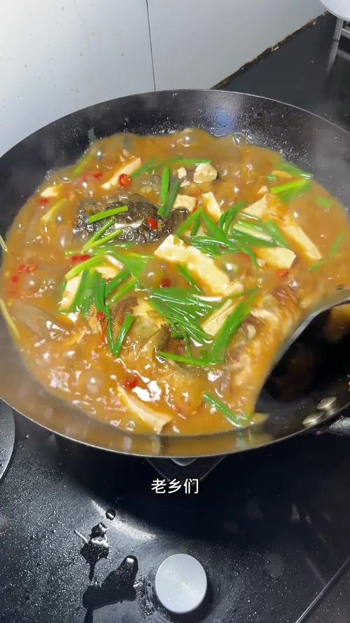 鱼炖粉皮怎么做才好吃？-图1