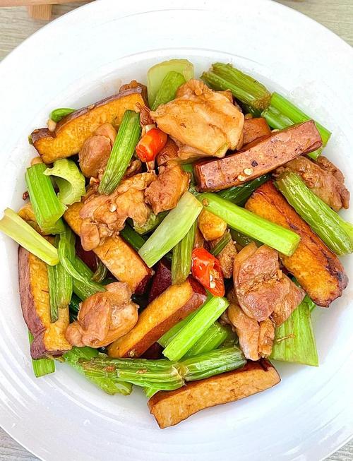 芹菜酱干怎么做？家常做法有哪些？-图1