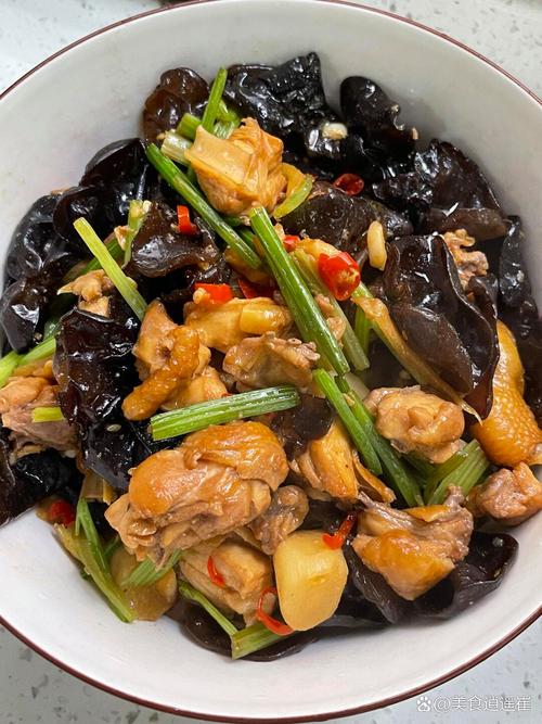 木耳煲鸡怎么做？家常做法有哪些？-图2