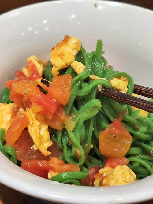 宝宝吃菠菜面,能搭配鸡蛋和西红柿吗?-图2 宝宝吃菠菜面,能搭配鸡蛋和西红柿吗?-图2