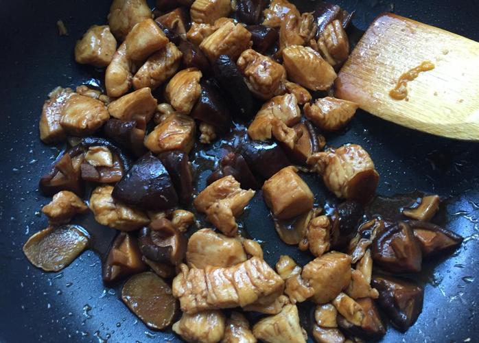 香菇茄子怎么做才下饭?-图3 香菇茄子怎么做才下饭?-图3