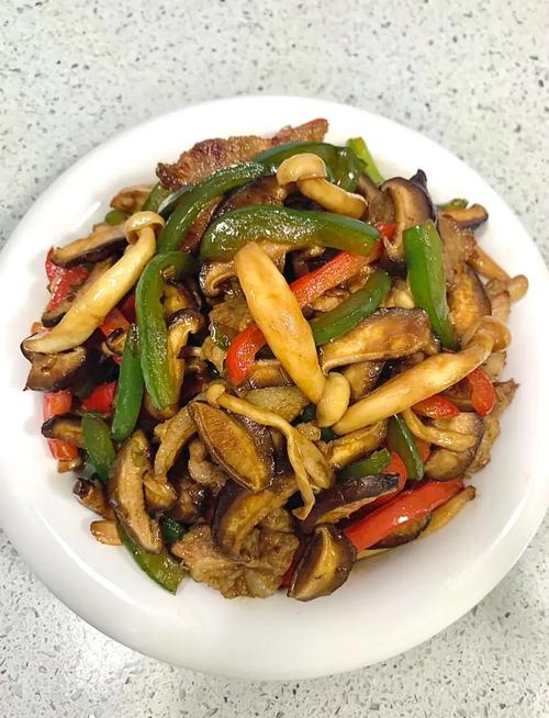 肉炒蘑菇怎么做才好吃?-图1 肉炒蘑菇怎么做才好吃?-图1