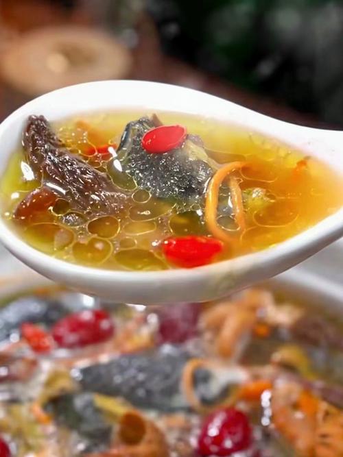 乌骨鸡煲汤搭配什么海鲜鲜?-图2 乌骨鸡煲汤搭配什么海鲜鲜?-图2