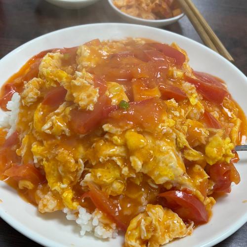 宝宝能吃西红柿炒鸡蛋焖饭吗？-图1