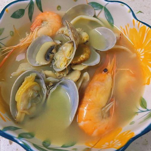 秀珍菇海鲜菇煮汤，怎么搭配更鲜？-图1