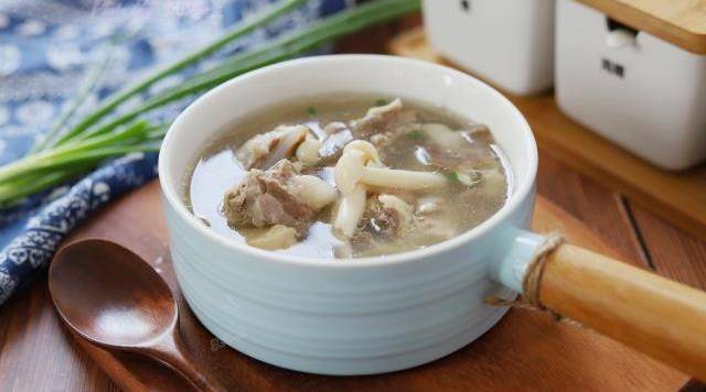秀珍菇海鲜菇煮汤，怎么搭配更鲜？-图2