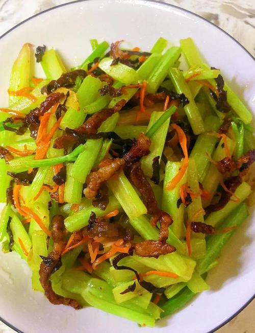 肉炒芹菜怎么做才好吃？家常做法有哪些？-图1