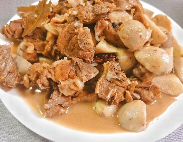 芋头焖鹅怎么做才好吃？-图2