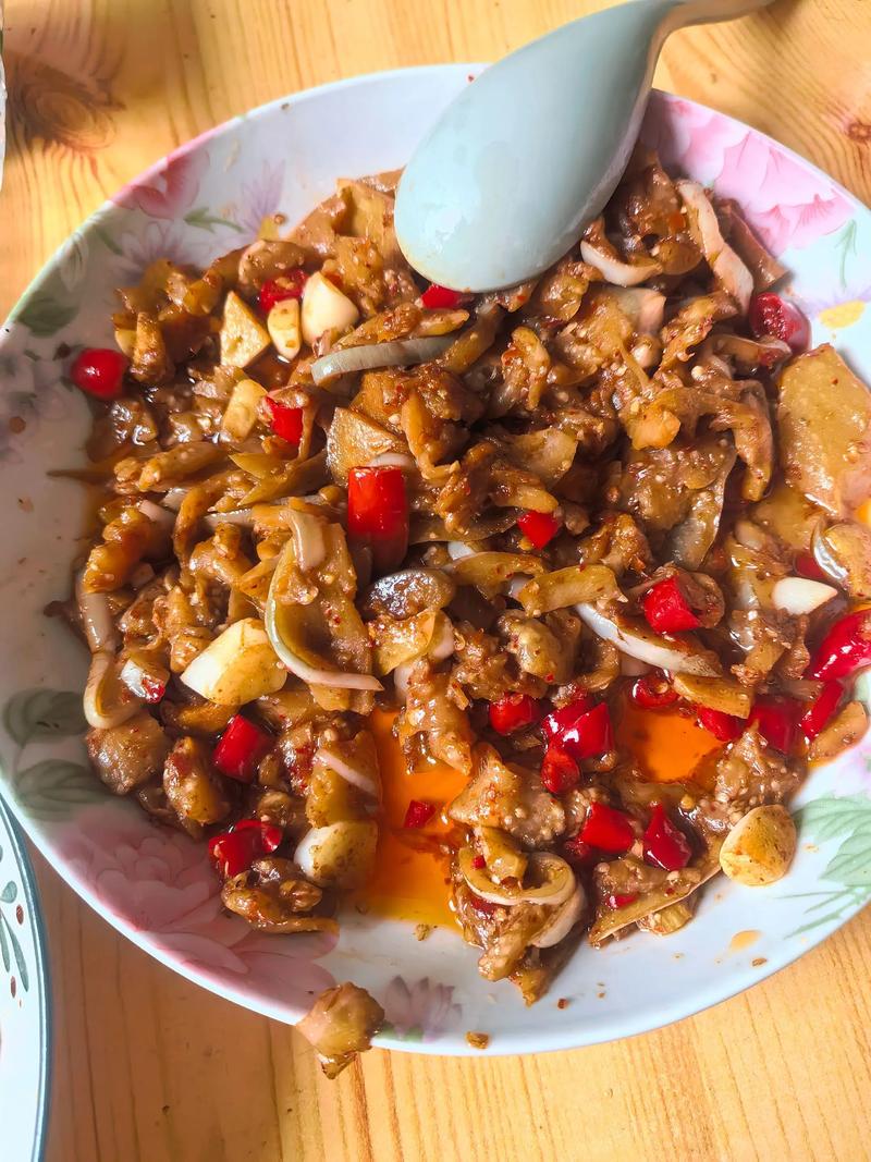 辣椒酱肉怎么做才够味？-图2