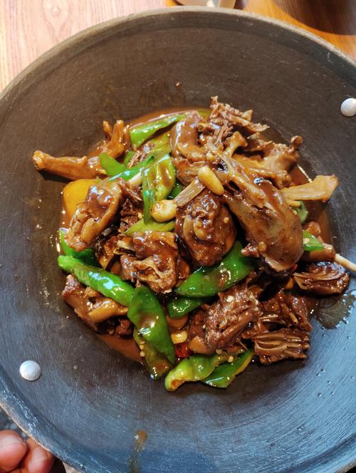 青椒焖鸭怎么做才够入味?-图1 青椒焖鸭怎么做才够入味?-图1