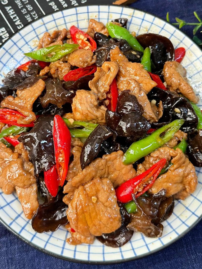 肉炒干木耳怎么泡？家常做法有哪些？-图1