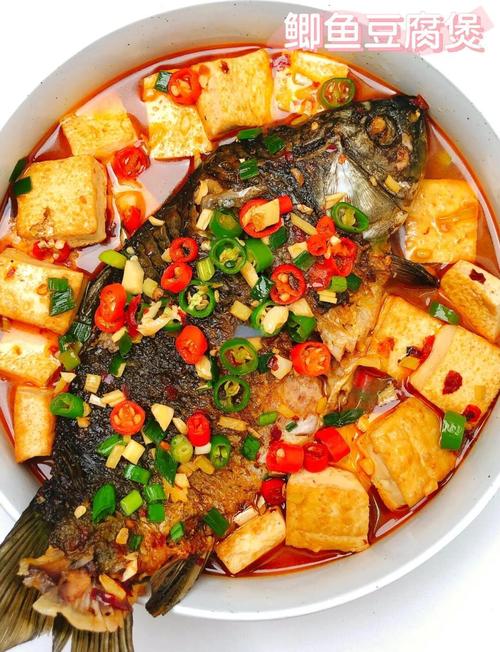 鲫鱼鱼煲怎么做？家常做法有哪些？-图1