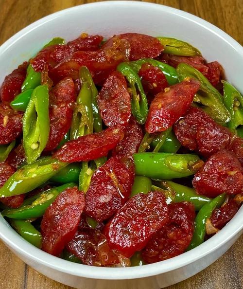 青椒肥肠怎么做才好吃？-图1