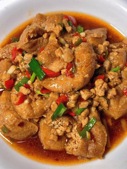 豆腐泡炒肉怎么做才下饭？-图1