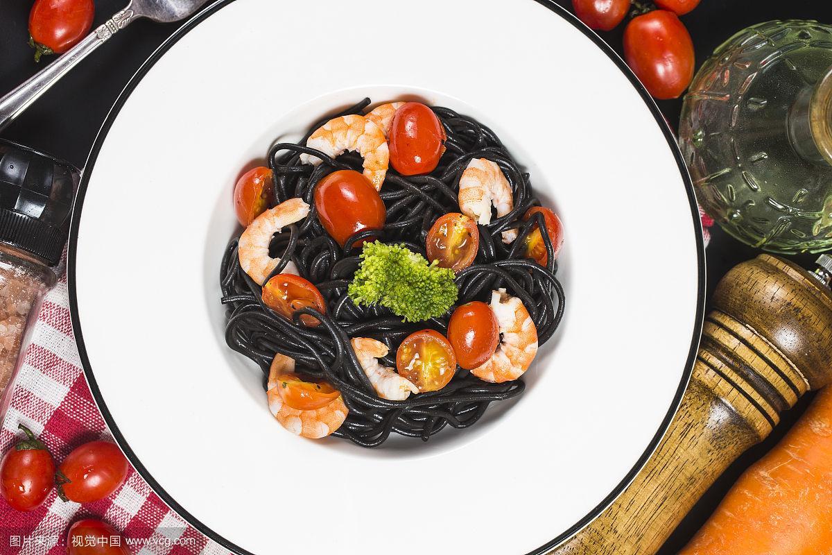 海鲜墨鱼面配什么酱料最搭？-图1