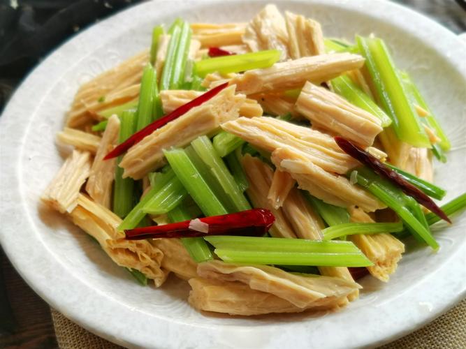 腐竹炒芹菜怎么做才入味?-图1 腐竹炒芹菜怎么做才入味?-图1