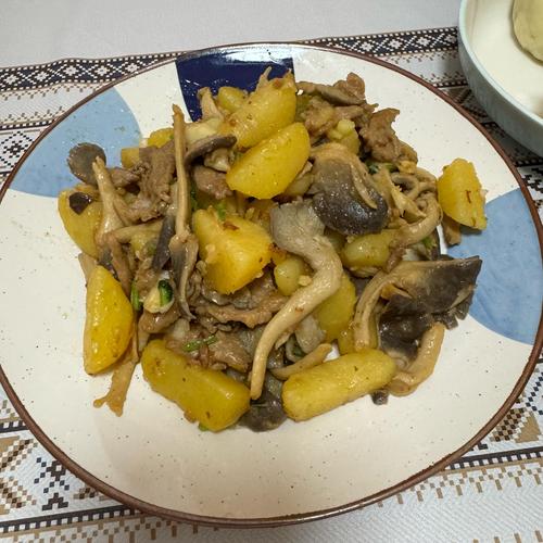 土豆炖蘑菇家常做法有哪些？-图1