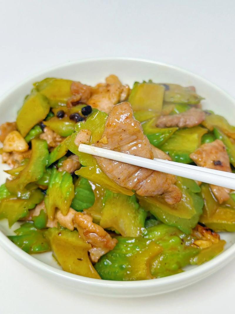 苦瓜猪肉怎么做才不苦？家常做法有哪些？-图3