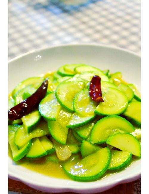 西葫芦炒怎么做才好吃？家常做法有哪些？-图1