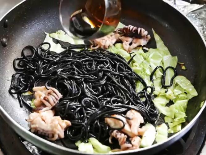 墨鱼海鲜面如何做得更鲜嫩弹牙？-图2
