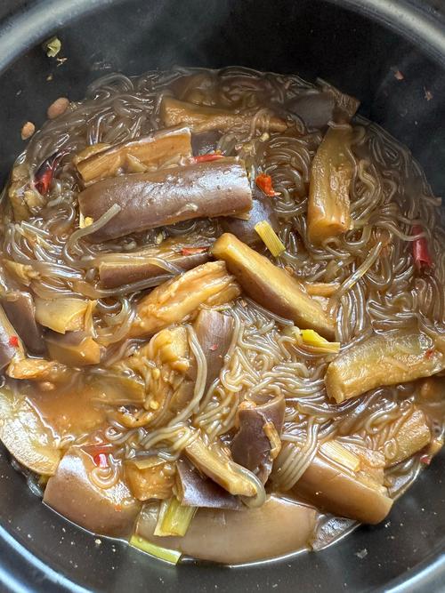 茄子粉条怎么炖才入味？-图1