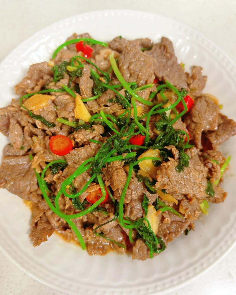 爆炒牛肉怎么做才嫩滑入味？-图1